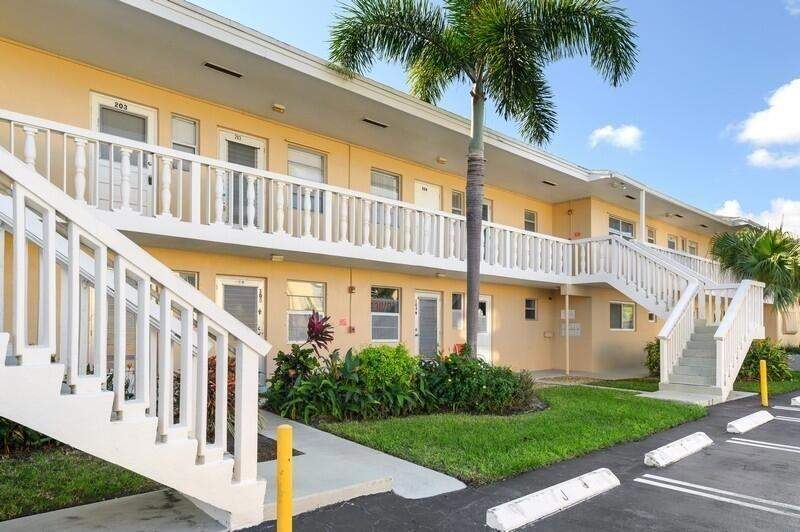 2 bedroom Condominium at 2101 NE 1st Court #206, Village Royale Condo 1, Boynton Beach — photo 2