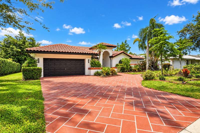 4 bedroom Single Family Residence at 8839 NW 49th Drive, Pine Ridge, Coral Springs — photo 4