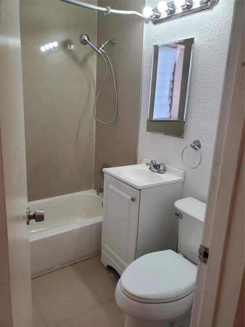 264 NE 45th Street, Deerfield Beach FL - photo 11 of 22
