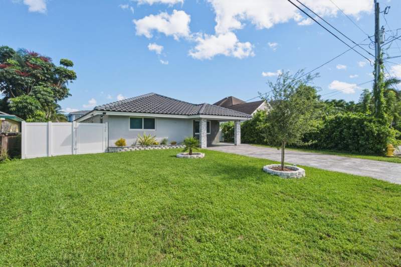 3 bedroom Single Family Residence at 4440 SW 26th Avenue, Marshalls Everglade Sub 2, Fort Lauderdale — photo 2