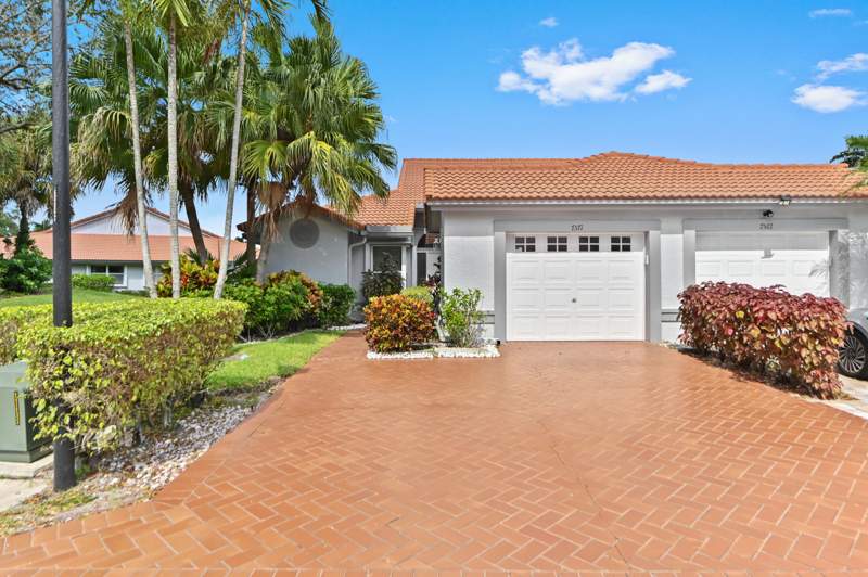 2 bedroom Condominium at 7571 Seafoam Court, Palm Isles I, II And III Condos, Boynton Beach — photo 3