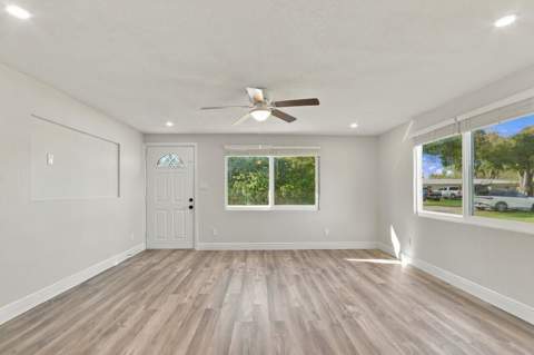 6904 Penny Lane, Fort Pierce FL - photo 7 of 29