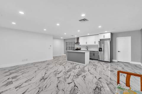 4402 NW 43rd Terrace, Tamarac FL - photo 10 of 34