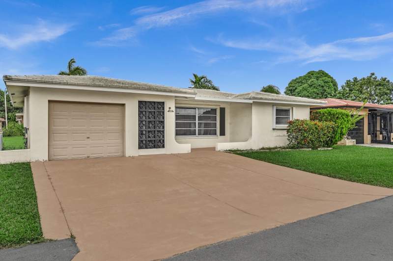 3 bedroom Single Family Residence at 4402 NW 43rd Terrace, Mainlands Of Tamarac Lakes Third Sec, Tamarac — photo 4