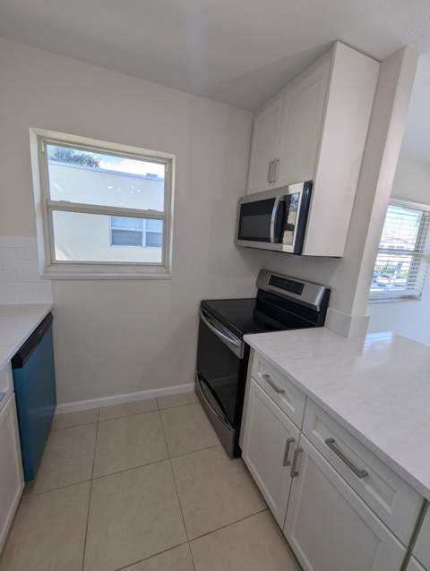 2120 NE 42nd Court #5, Lighthouse Point FL - photo 7 of 17