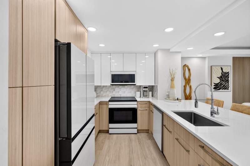 1 bedroom Condominium at 1150 Hillsboro Mile #911, Opal Towers West Condo, Hillsboro Beach — photo 3