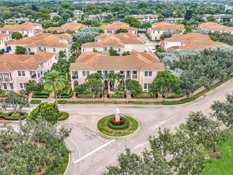 2 bedroom Townhouse at 790 NW 83rd Lane, Peninsula Village Greens, Boca Raton — photo 3