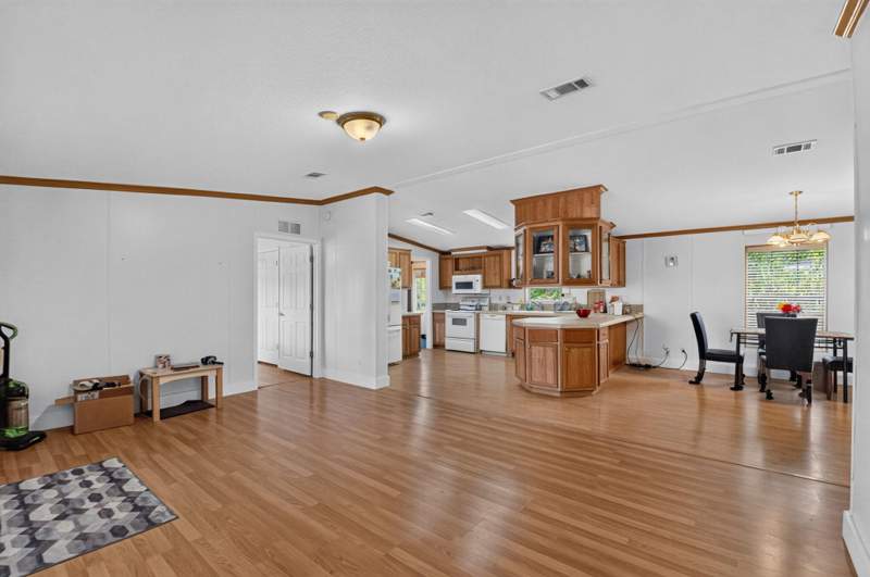 3 bedroom Manufactured Home at 12375 S Military Trail #33, Colonial Estates Inc Mobile Home Park, Boynton Beach — photo 4