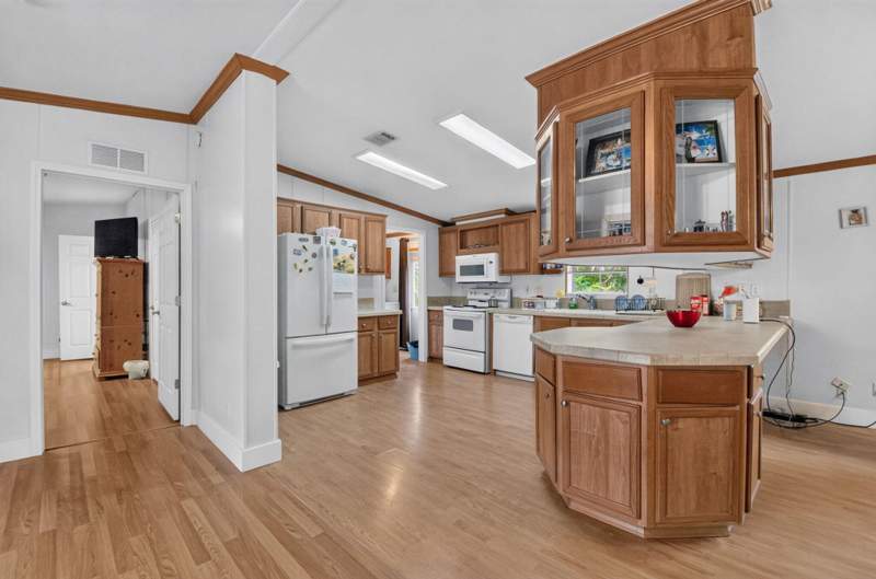 3 bedroom Manufactured Home at 12375 S Military Trail #33, Colonial Estates Inc Mobile Home Park, Boynton Beach — photo 5