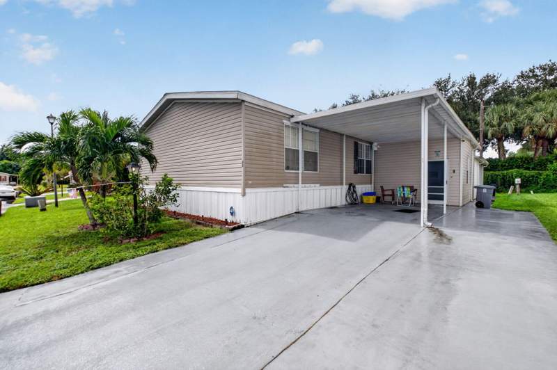 3 bedroom Manufactured Home at 12375 S Military Trail #33, Colonial Estates Inc Mobile Home Park, Boynton Beach — photo 2