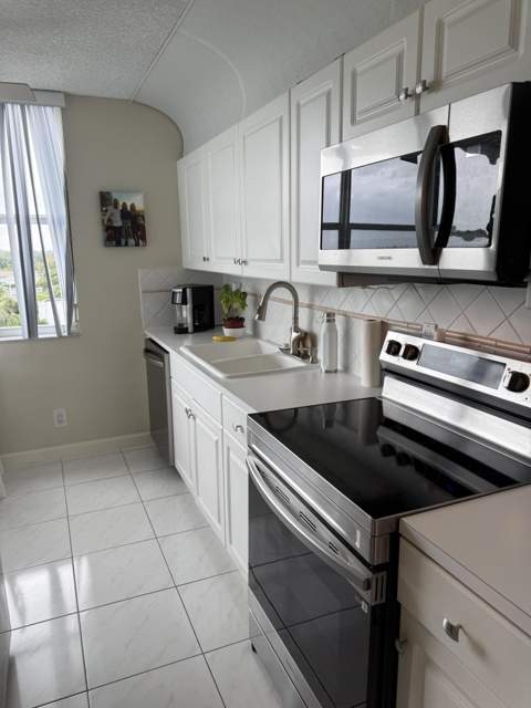 2639 N Riverside Drive #605, Pompano Beach FL - photo 7 of 21