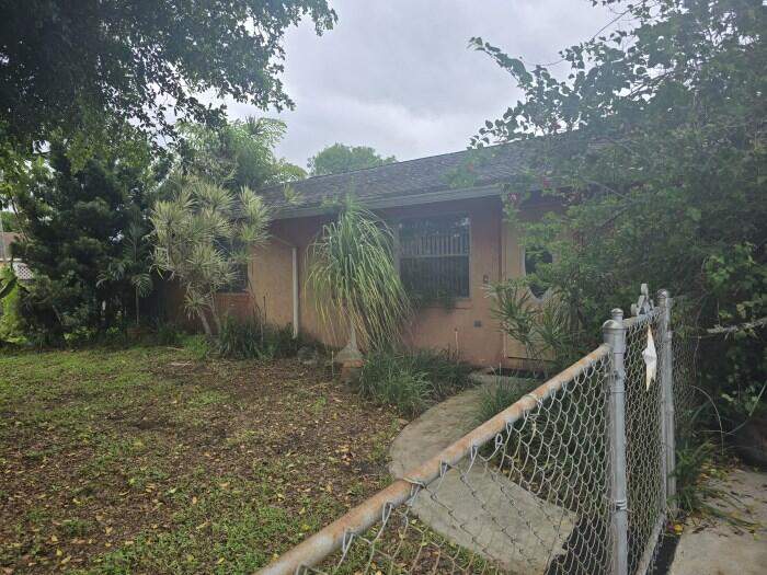 3 bedroom Single Family Residence at 4758 Clinton Boulevard, Kenwood, Kenwood Estates — photo 2