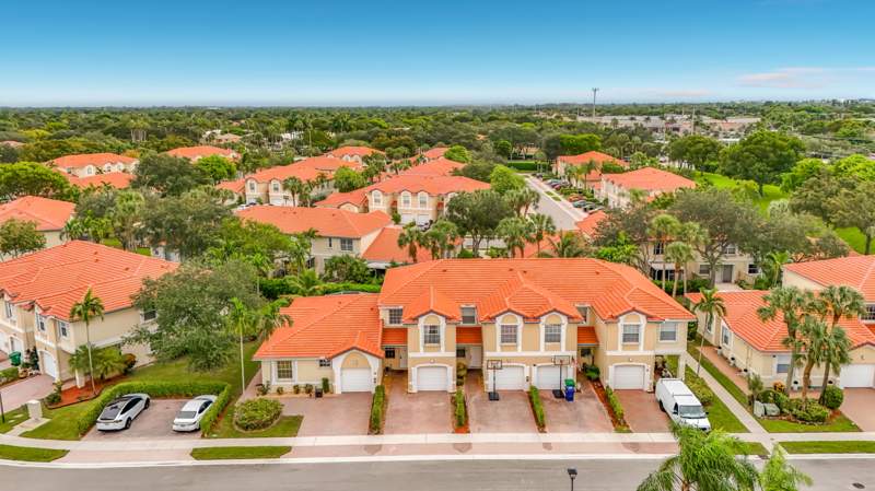 3 bedroom Townhouse at 11734 NW 47th Drive, Wyndham Lakes East, Coral Springs — photo 2