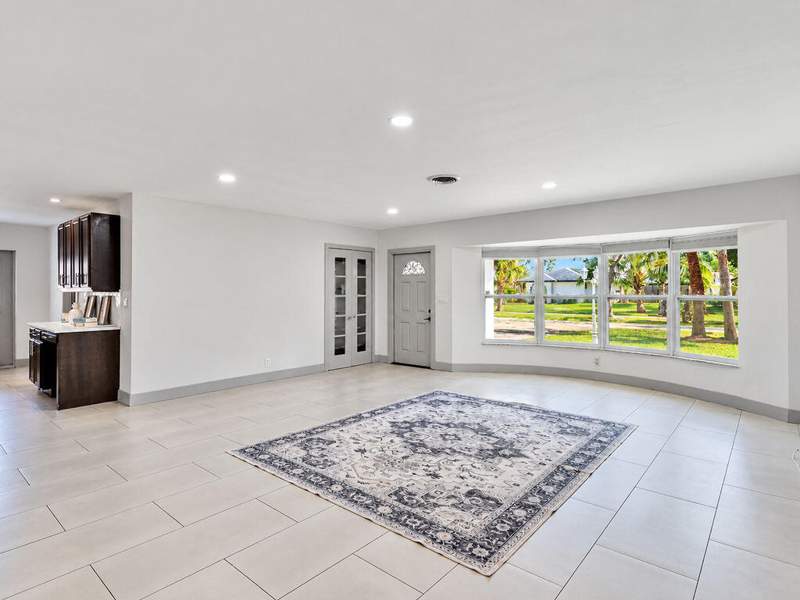 3 bedroom Single Family Residence at 72 W Palm Drive #Unit 0, Hammon Heights Sec 3, Margate — photo 4