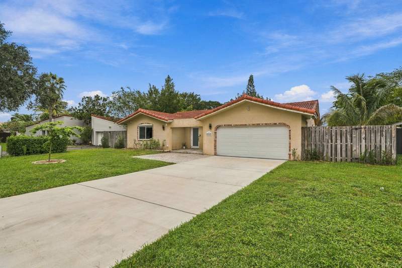 3 bedroom Single Family Residence at 9041 NW 27th Place, Forest Hills South, Coral Springs — photo 2