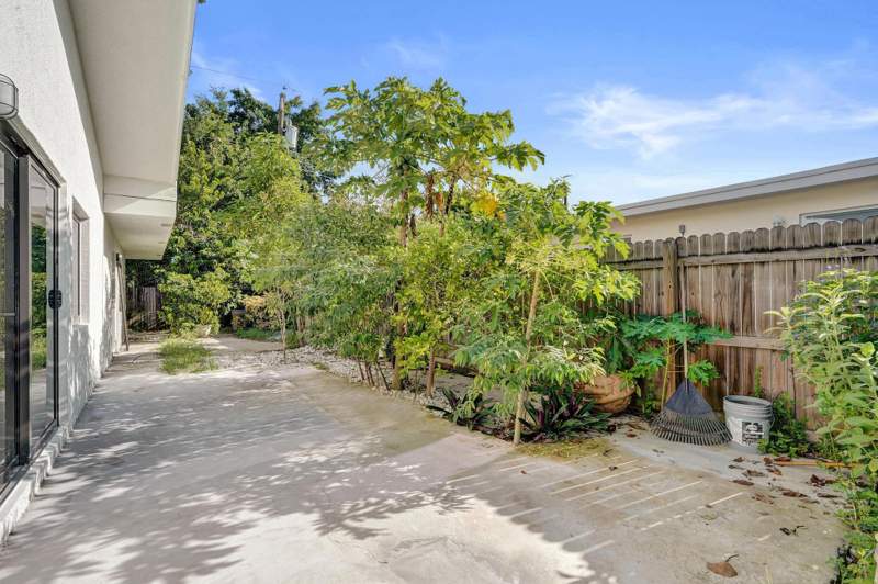 6 bedroom Single Family Residence at 393 Cypress Avenue, Cypress Estates, West Palm Beach — photo 5