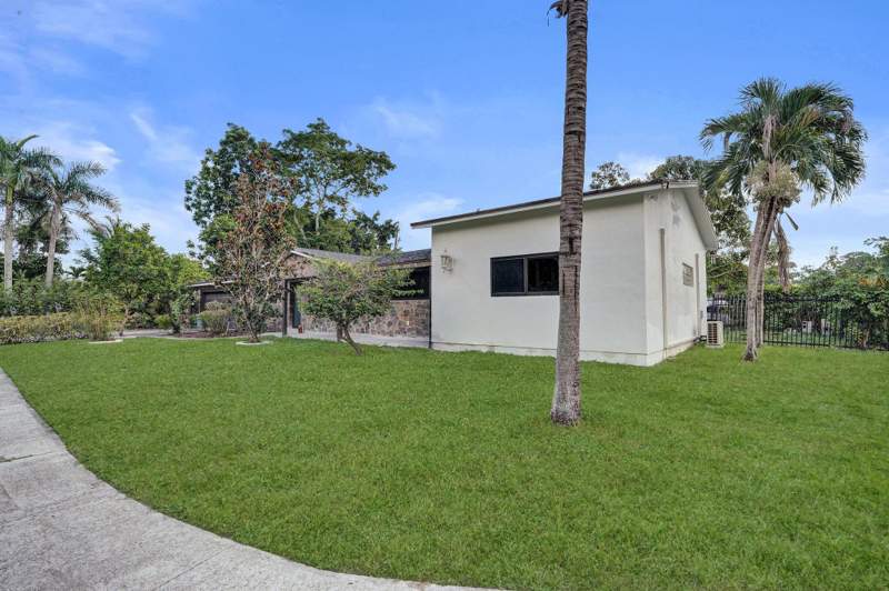 6 bedroom Single Family Residence at 393 Cypress Avenue, Cypress Estates, West Palm Beach — photo 4