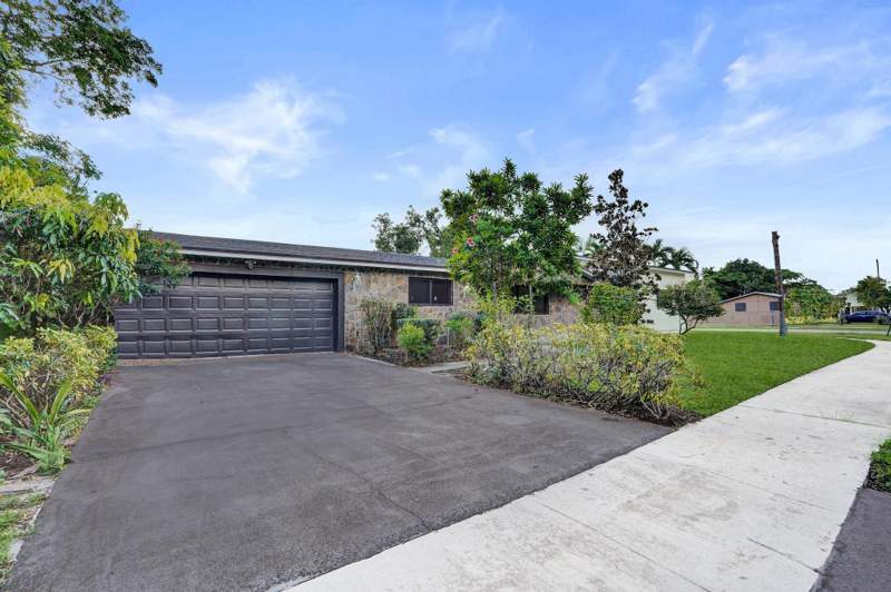 6 bedroom Single Family Residence at 393 Cypress Avenue, Cypress Estates, West Palm Beach — photo 3