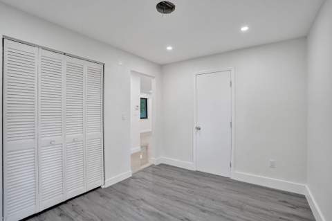 393 Cypress Avenue, West Palm Beach FL - photo 15 of 33