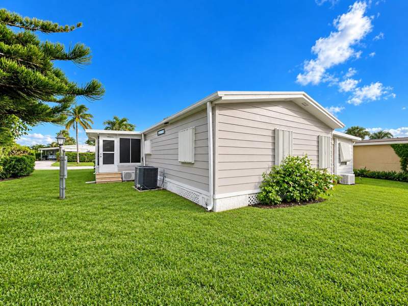 2 bedroom Manufactured Home at 1641 SW 64th Way, Sandalfoot Cove Sec 1, Boca Raton — photo 4