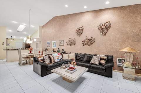 7288 Summer Tree Drive, Boynton Beach FL - photo 9 of 74