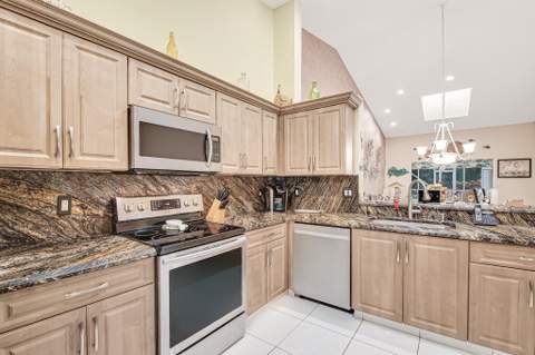7288 Summer Tree Drive, Boynton Beach FL - photo 23 of 74