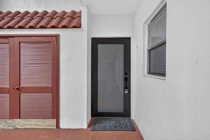 2 bedroom Condominium at 120 Lake Frances Drive, Golden Lakes Village Condo 1 Thru 13-A, West Palm Beach — photo 3