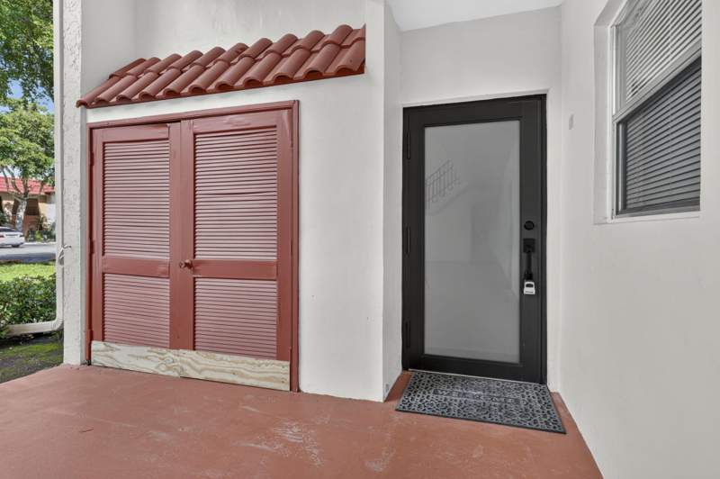 2 bedroom Condominium at 120 Lake Frances Drive, Golden Lakes Village Condo 1 Thru 13-A, West Palm Beach — photo 4