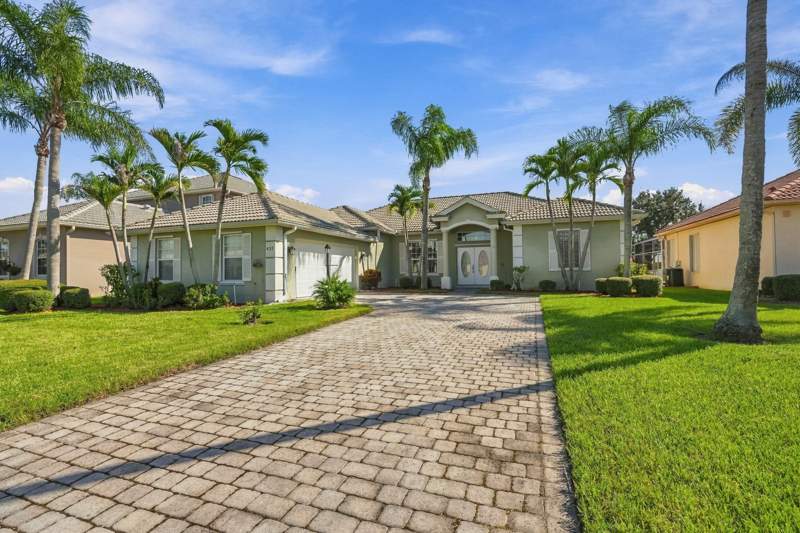 4 bedroom Single Family Residence at 437 NW Canterbury Court, St James Golf Club Parcel A, Port St. Lucie — photo 2