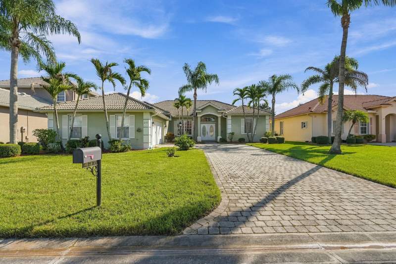 4 bedroom Single Family Residence at 437 NW Canterbury Court, St James Golf Club Parcel A, Port St. Lucie — photo 4