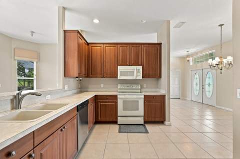 437 NW Canterbury Court, Port St. Lucie FL - photo 12 of 52