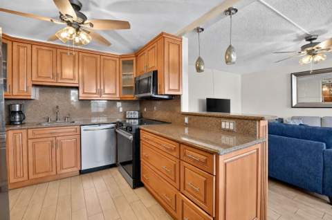 1055 Lyndhurst K, Deerfield Beach FL - photo 10 of 81
