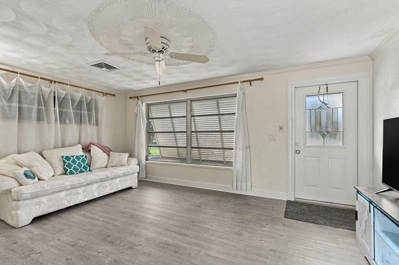 3 bedroom Single Family Residence at 4400 Crestdale Street, Palm Beach Square Unit 5, Palm Beach Gardens — photo 4