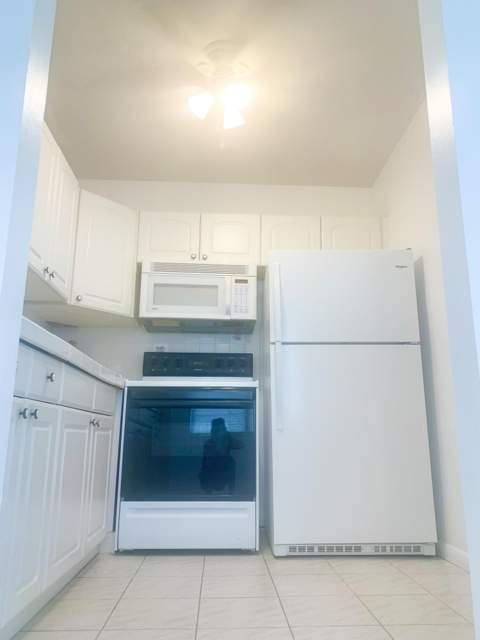 137 Coventry F, West Palm Beach FL - photo 14 of 49