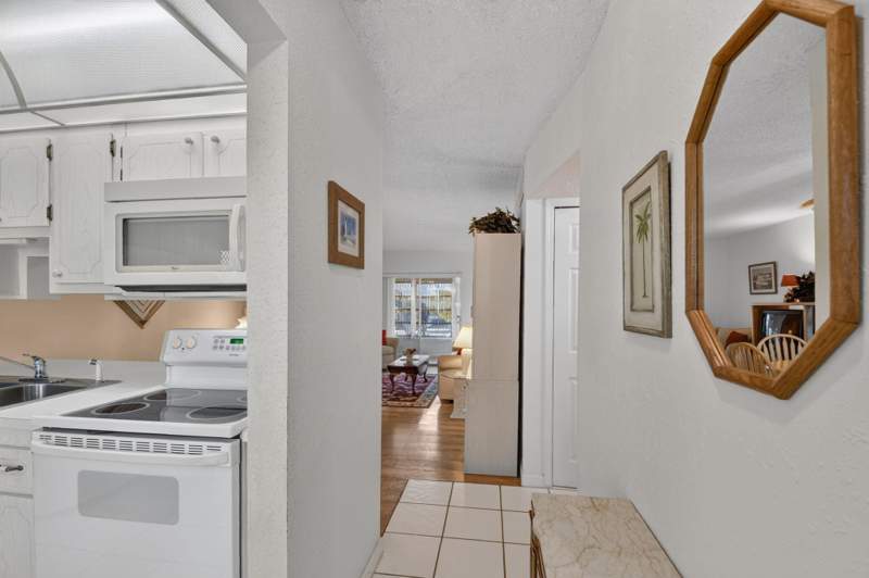 2 bedroom Condominium at 2131 NE 1st Court #102, Village Royale Condo 2, Boynton Beach — photo 3