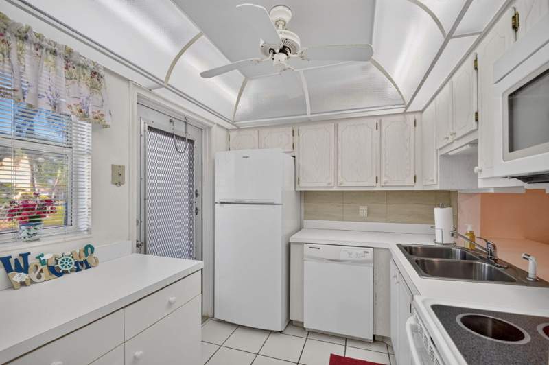 2 bedroom Condominium at 2131 NE 1st Court #102, Village Royale Condo 2, Boynton Beach — photo 5