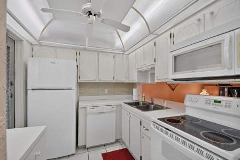 2131 NE 1st Court #102, Boynton Beach FL - photo 6 of 42