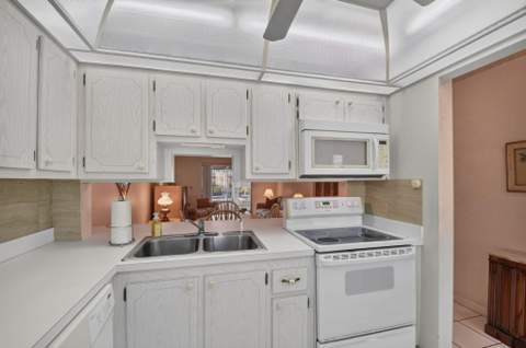 2131 NE 1st Court #102, Boynton Beach FL - photo 7 of 42