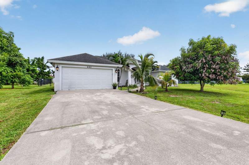 4 bedroom Single Family Residence at 442 SW Tulip Boulevard, Port St Lucie Section 41, Port St. Lucie — photo 3