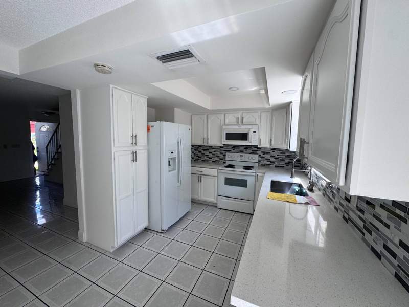 2 bedroom Townhouse at 7918 Kimberly Boulevard #304, Tam Oshanter Gardens Family, North Lauderdale — photo 4