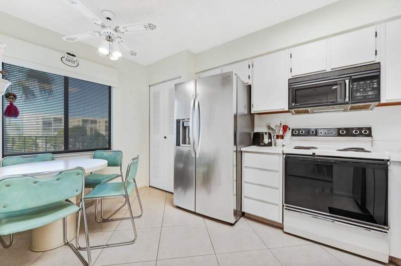 2 bedroom Condominium at 7260 Kinghurst Drive #502, Huntington Lakes Sec Five Condos, Delray Beach — photo 3