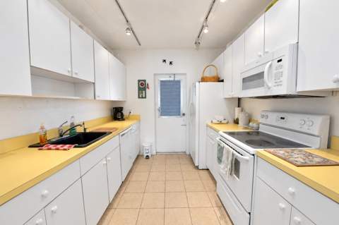 1 S Lakeside Drive #C5, Lake Worth FL - photo 11 of 35
