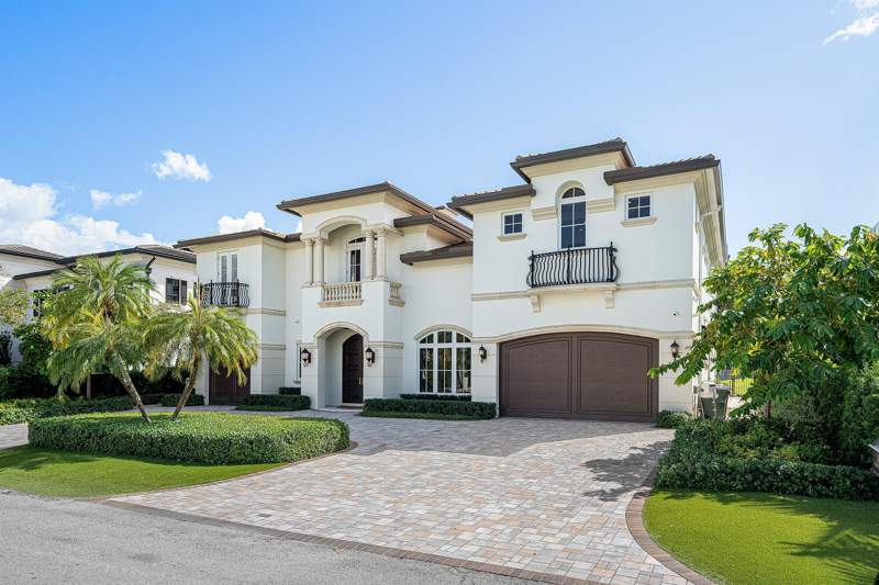 5 bedroom Single Family Residence at 540 Golden Harbour Drive, Golden Harbour Sec 2, Boca Raton — photo 4