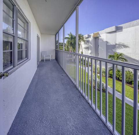 1516 S Lakeside Drive #310, Lake Worth Beach FL - photo 9 of 34
