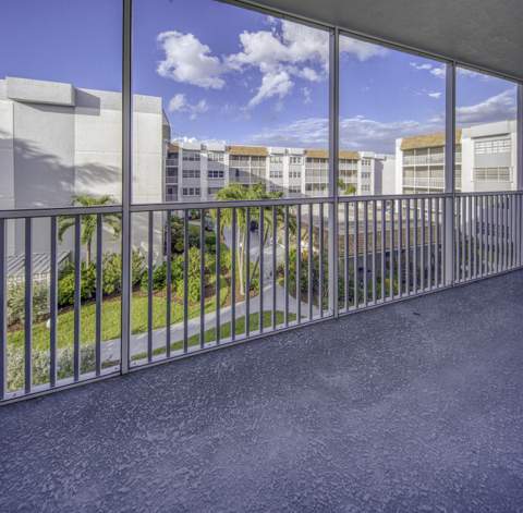 1516 S Lakeside Drive #310, Lake Worth Beach FL - photo 11 of 34