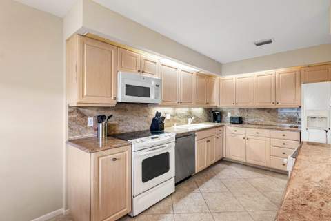 53 Eastgate Drive #B, Boynton Beach FL - photo 6 of 65