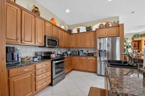 6618 Hawaiian Avenue, Boynton Beach FL - photo 16 of 76