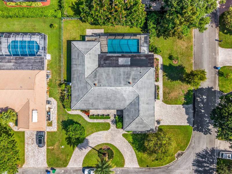 5 bedroom Single Family Residence at 213 NW 94th Way, Shadow Wood, Coral Springs — photo 2