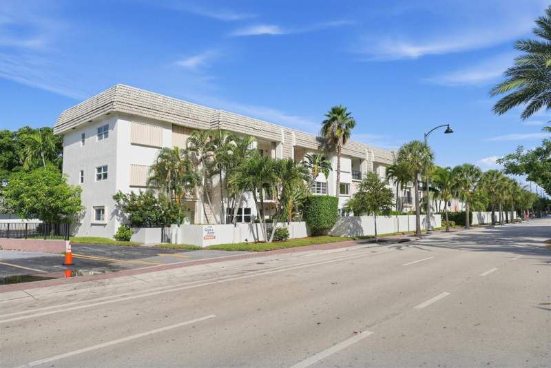 1 bedroom Condominium at 4143 N Ocean Boulevard #209, Gable Arms Condo, Fort Lauderdale — photo 2