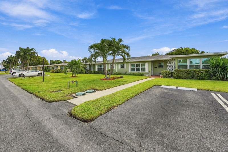 2 bedroom Villa at 260 N High Point Boulevard #A, High Point Condo Sec 4, Boynton Beach — photo 3
